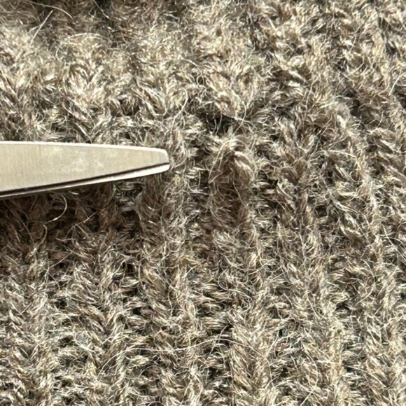 Jenni Kayne Women’s Merino wool/baby alpaca Blend Sweater, size L, V-neck, taupe - Picture 9 of 9